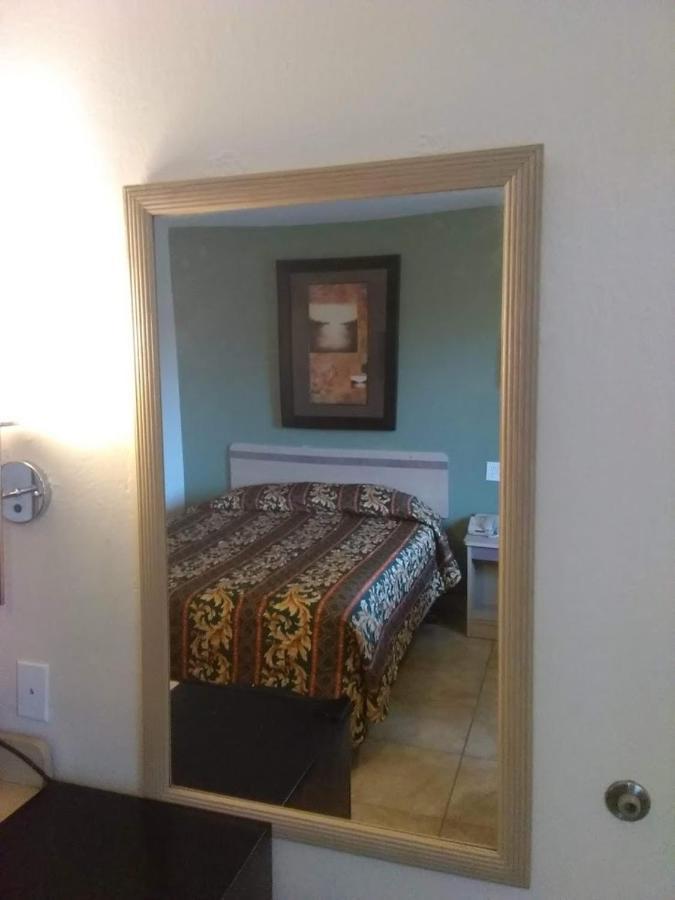 Red Carpet Inn Louisville North -Jeffersonville In Экстерьер фото