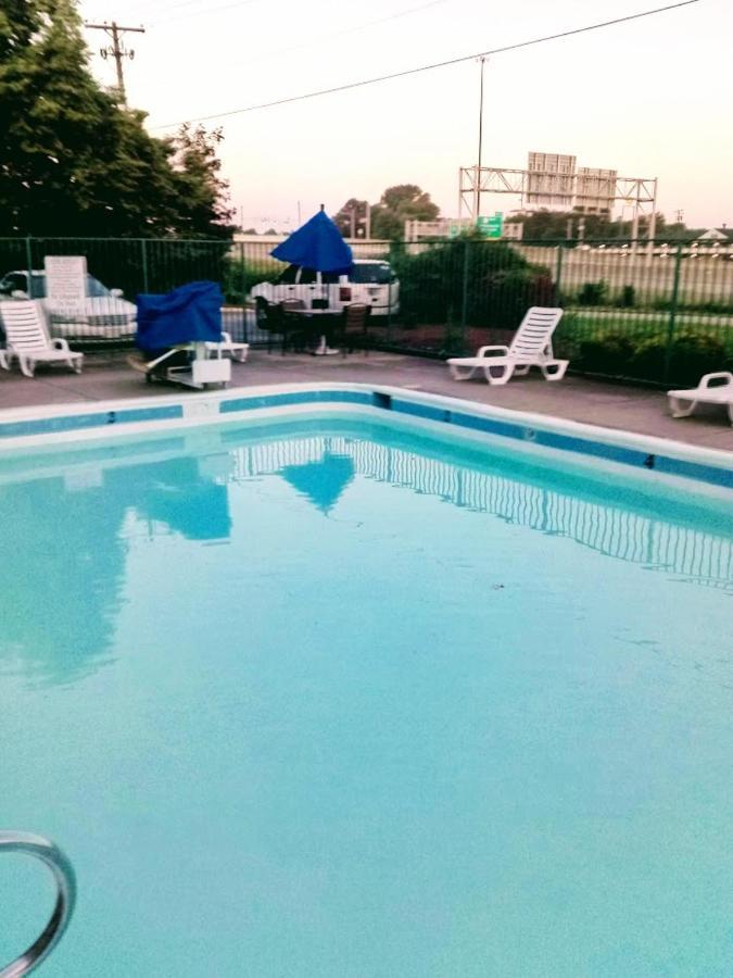 Red Carpet Inn Louisville North -Jeffersonville In Экстерьер фото