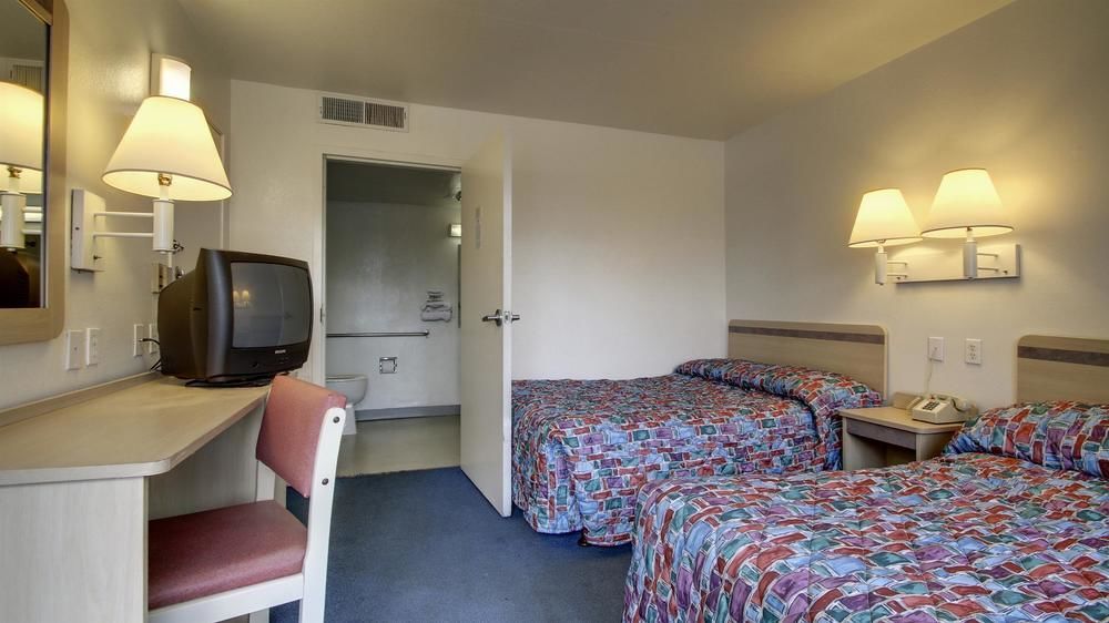 Red Carpet Inn Louisville North -Jeffersonville In Экстерьер фото