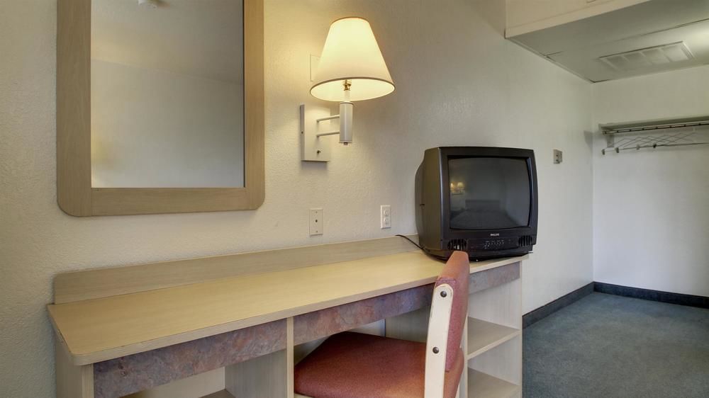 Red Carpet Inn Louisville North -Jeffersonville In Экстерьер фото