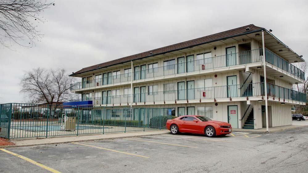 Red Carpet Inn Louisville North -Jeffersonville In Экстерьер фото